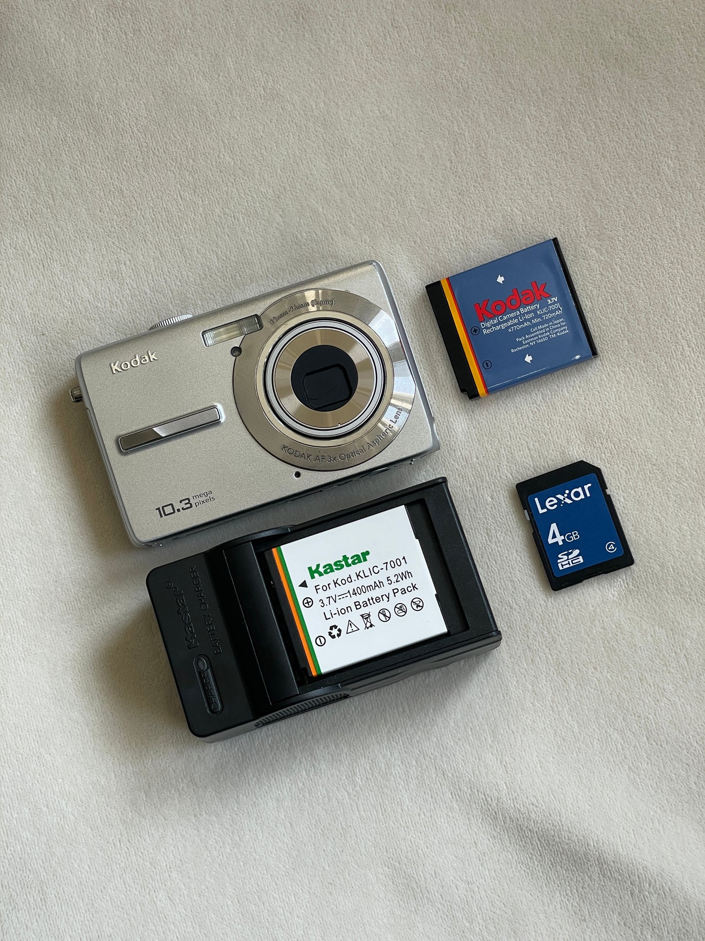 Kodak EasyShare MX1063 10.3 MP Digital Camera Bundle - Silver