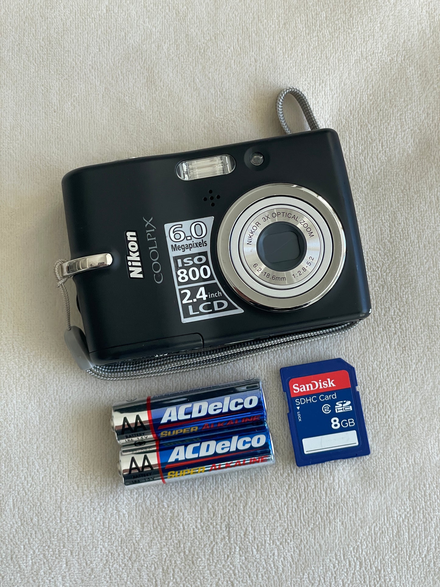 Nikon CoolPix L11 6.0 MP Digital Camera Bundle - Black