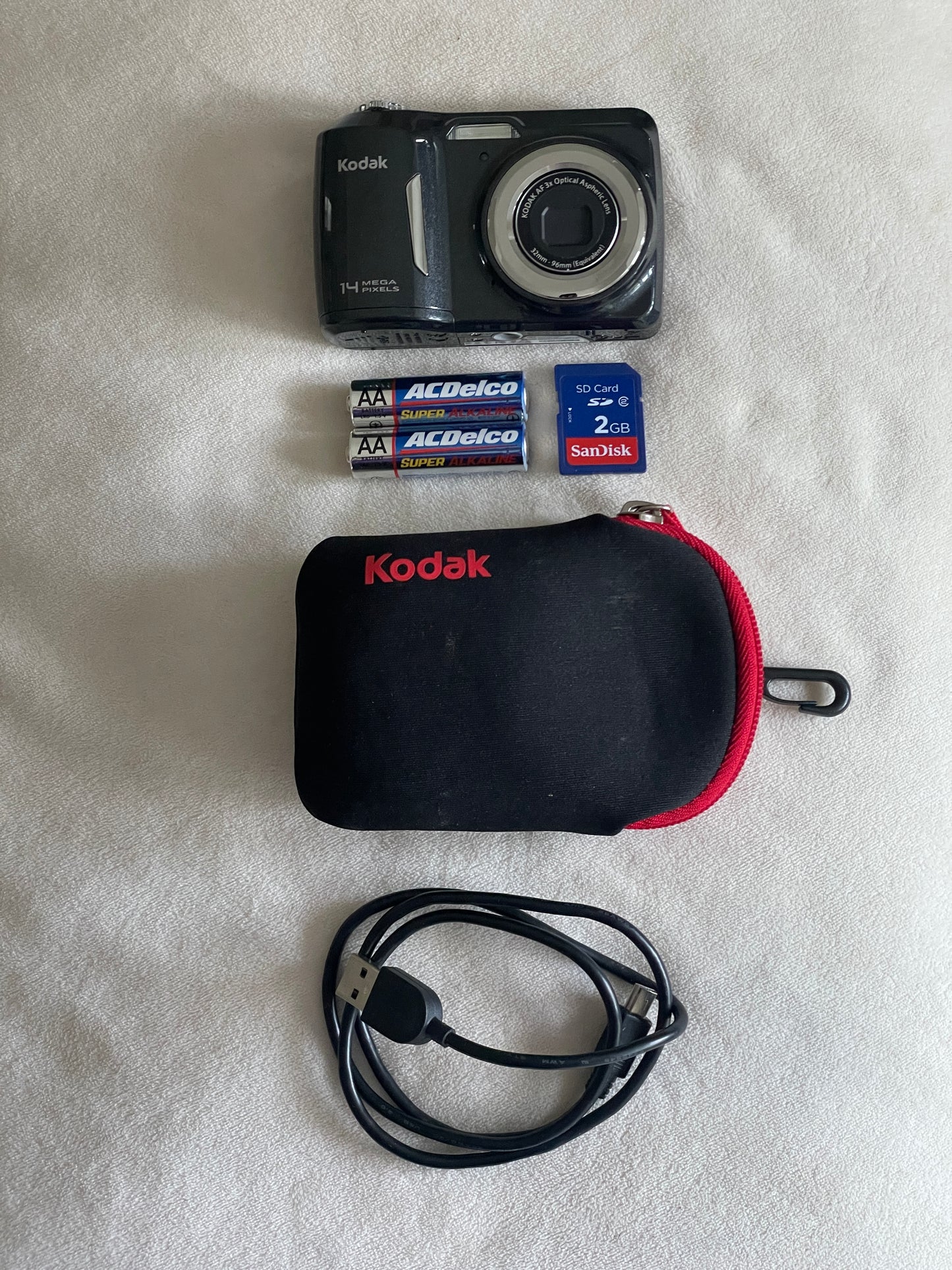 Kodak EasyShare C183 14 MP Digital Camera Bundle - Charcoal