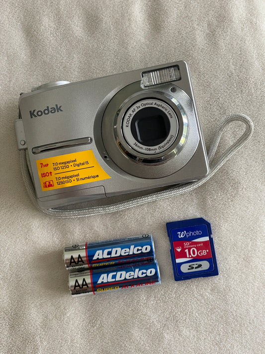 Kodak EasyShare C713 7.1 MP Digital Camera Bundle - Gray