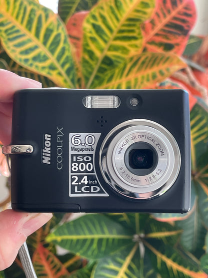 Nikon CoolPix L11 6.0 MP Digital Camera Bundle - Black