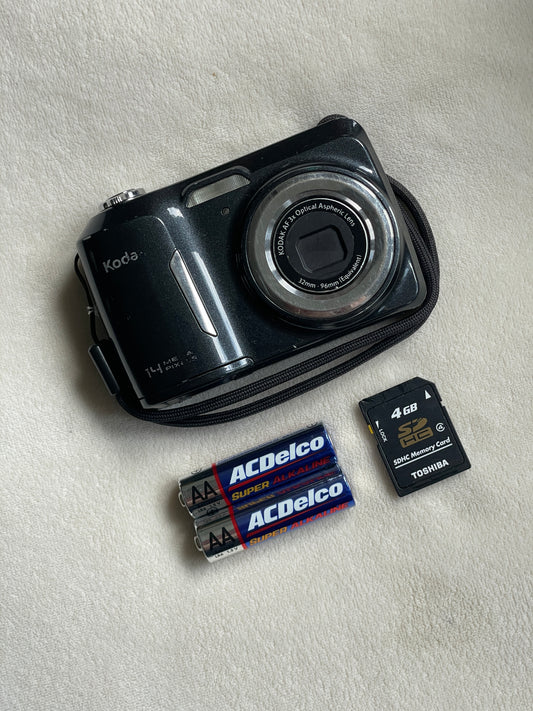 Kodak EasyShare C183 14 MP Digital Camera Bundle - Black