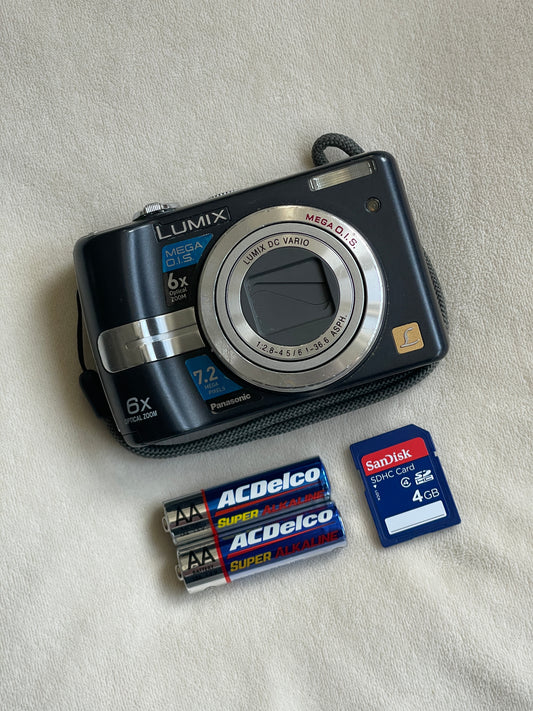 Panasonic Lumix DMC LZ7 7.2 MP Digital Camera Bundle - Black