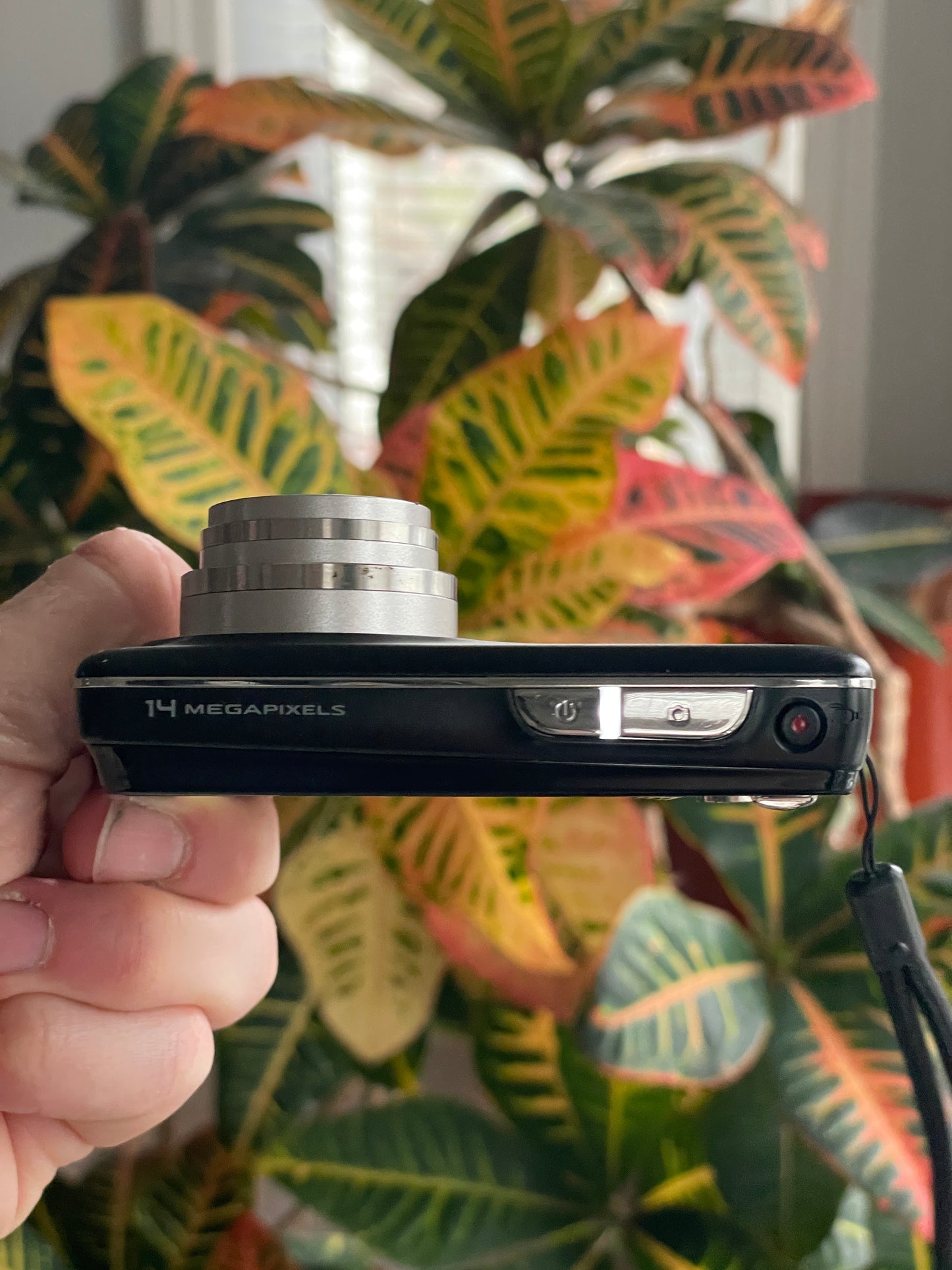 Kodak EasyShare M52 14 MP Digital Camera Bundle - Black