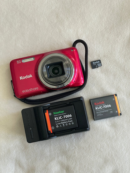 Kodak EasyShare M583 14 MP Digital Camera Bundle - Red