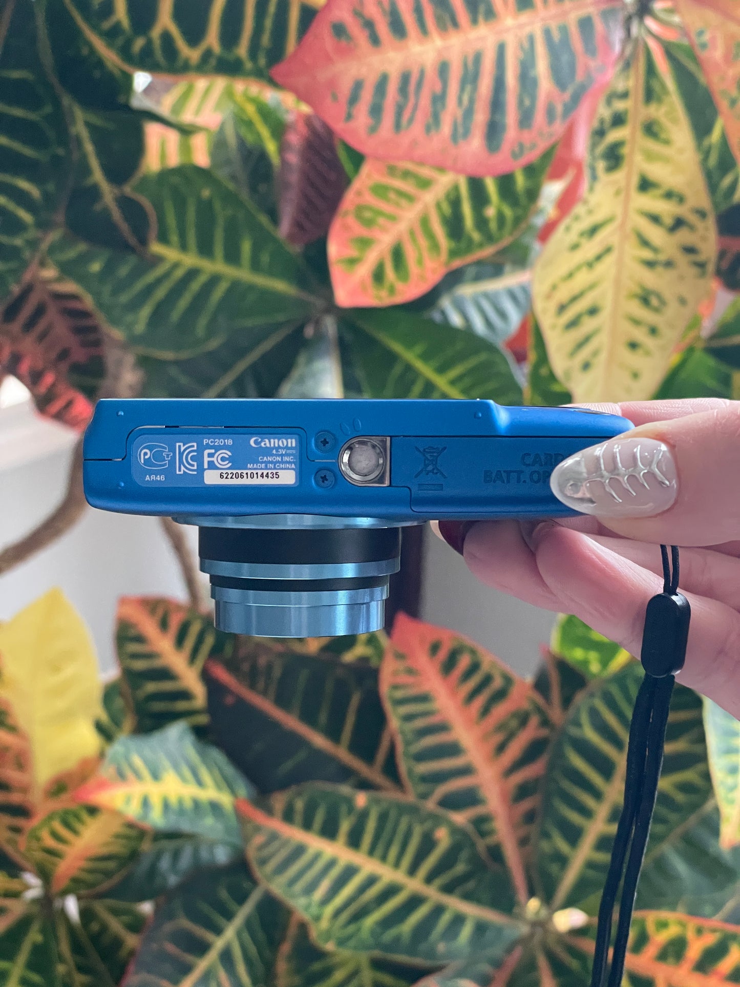 Canon PowerShot ELPH 115 IS 16 MP Digital Camera - Blue