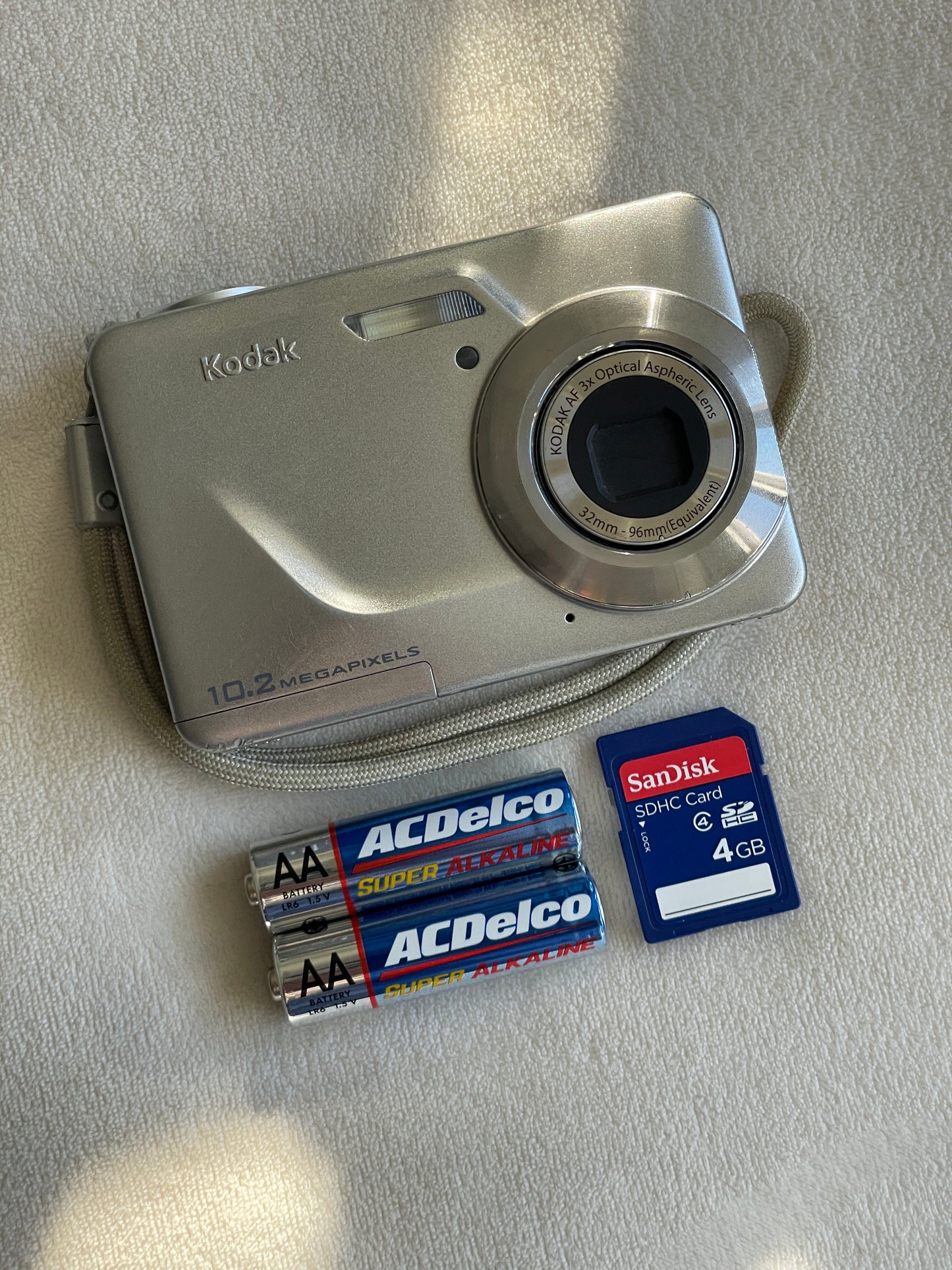 Kodak EasyShare C180 10.2 MP Digital Camera Bundle - Silver