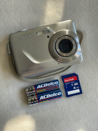 Kodak EasyShare C180 10.2 MP Digital Camera Bundle - Silver