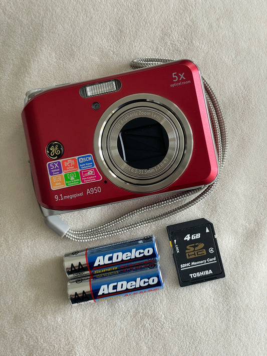 GE A950 9.1 MP Digital Camera Bundle - Red
