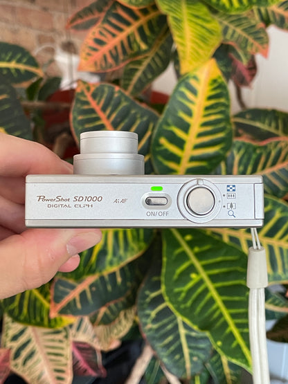 Canon PowerShot SD 1000 Digital ELPH 7.1 MP Camera Bundle