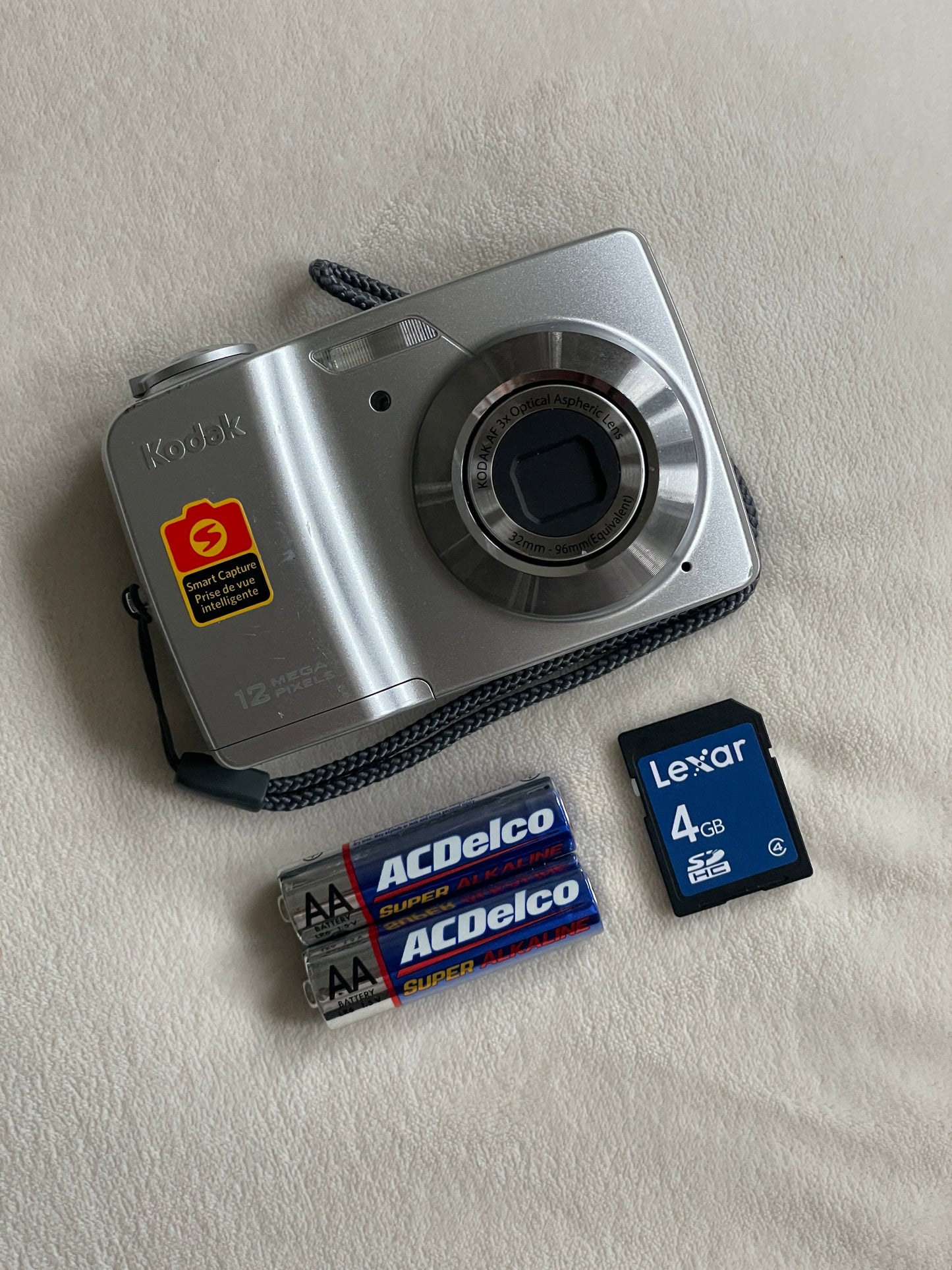 Kodak EasyShare C182 12 MP Digital Camera Bundle - Silver