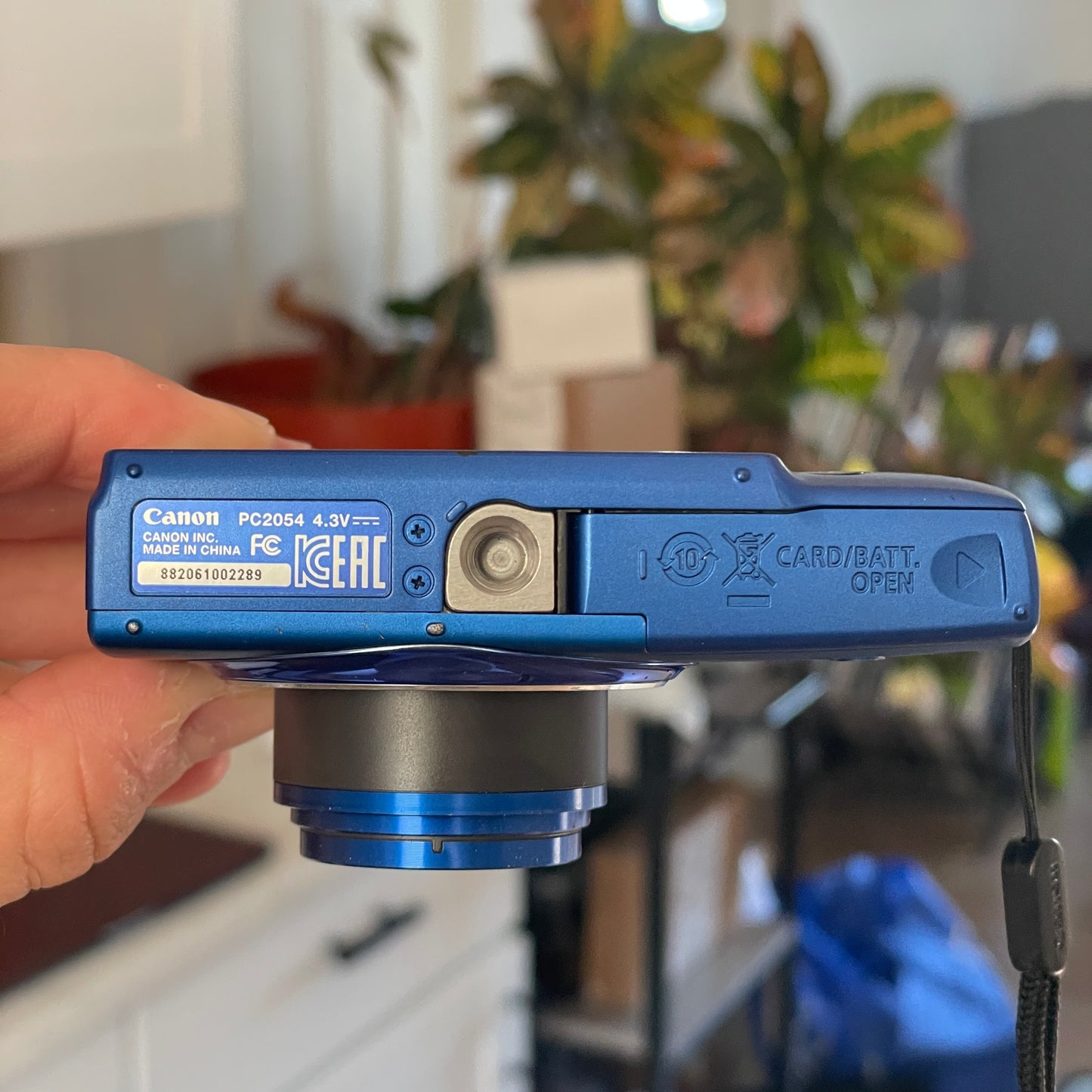 Canon PowerShot ELPH 150 IS 20.0 MP Camera Bundle - Blue