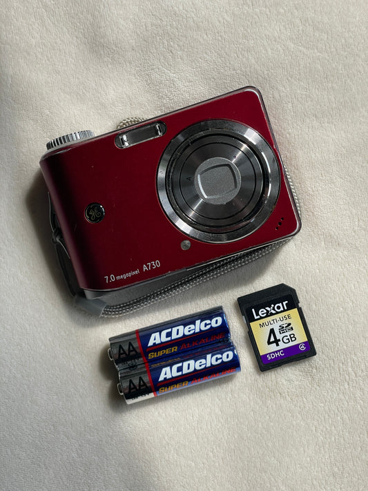 GE A730 7.0 MP Digital Camera Bundle - Red