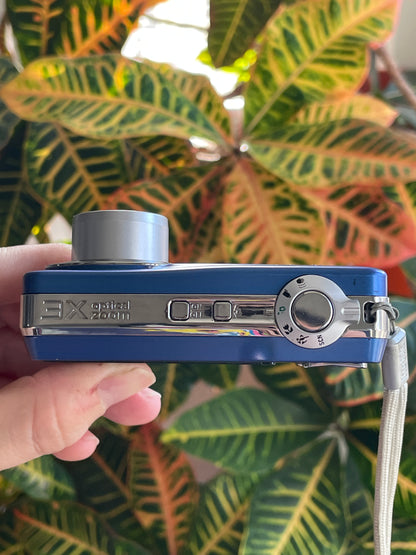 Kodak EasyShare C180 10.2 MP Digital Camera Bundle - Blue