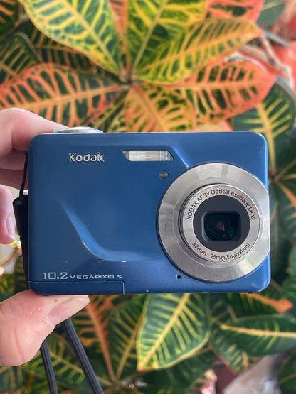 Kodak EasyShare CD80 10.2 MP Digital Camera Bundle - Blue