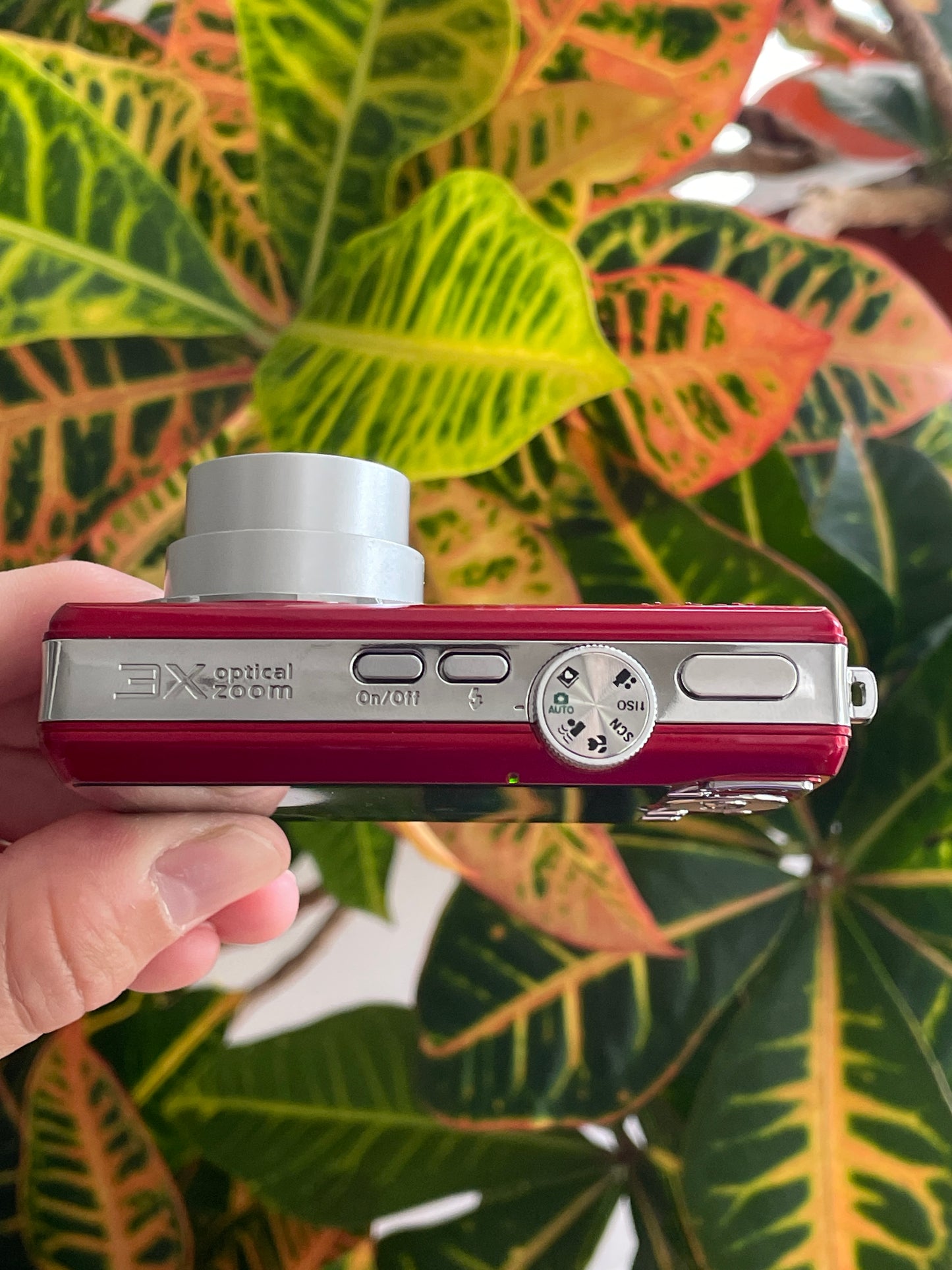 Kodak EasyShare M763 7.2 MP Digital Camera Bundle - Red