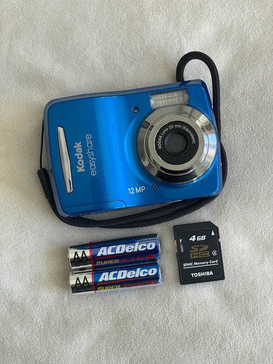 Kodak EasyShare CD24 12 MP Digital Camera Bundle - Blue