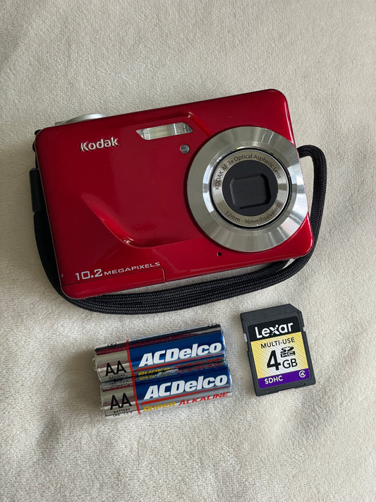 Kodak EasyShare CD80 10.2 MP Digital Camera Bundle - Red