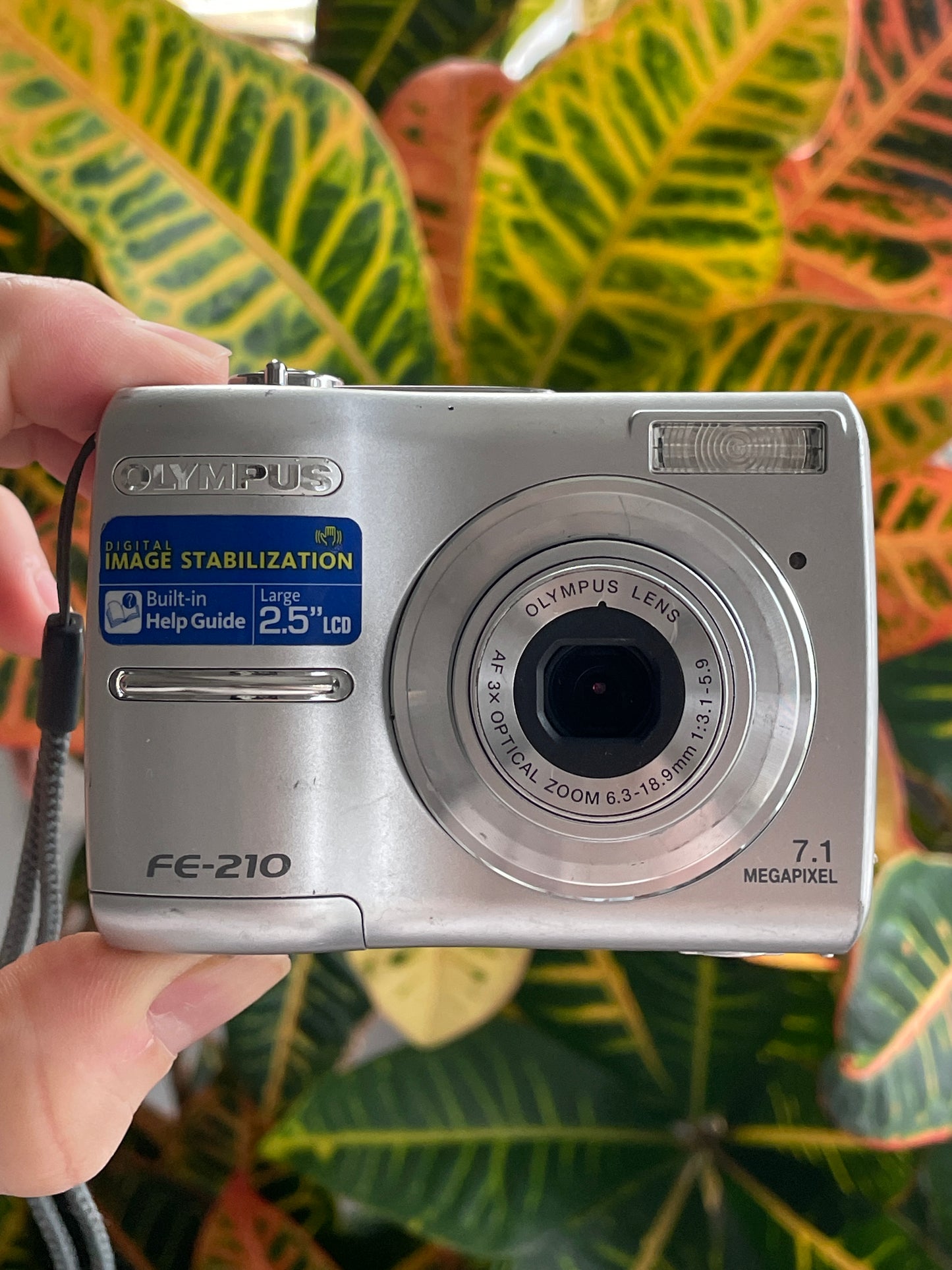 Olympus FE - 210 7.1 MP Digital Camera Bundle - Silver