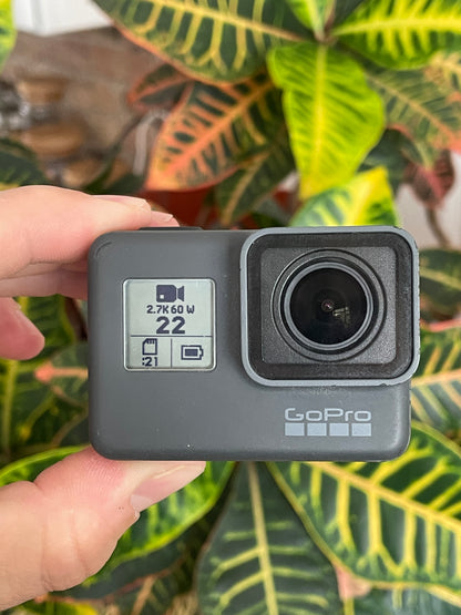 GoPro Hero 5 with 32 GB microSD card and Battery