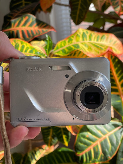 Kodak EasyShare C180 10.2 MP Digital Camera Bundle - Silver