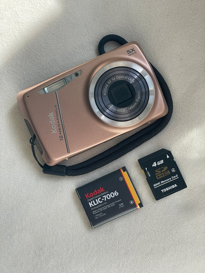 Kodak EasyShare M550 12 MP Digital Camera Bundle - Pink - In Box