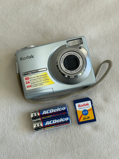 Kodak EasyShare C913 9.2 MP Digital Camera Bundle - Gray