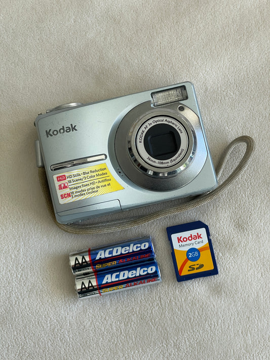 Kodak EasyShare C913 9.2 MP Digital Camera Bundle - Gray