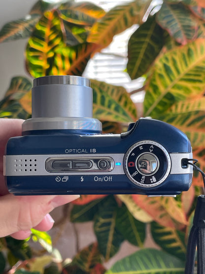 Kodak EasyShare Z1485 14 MP Digital Camera Bundle - Blue