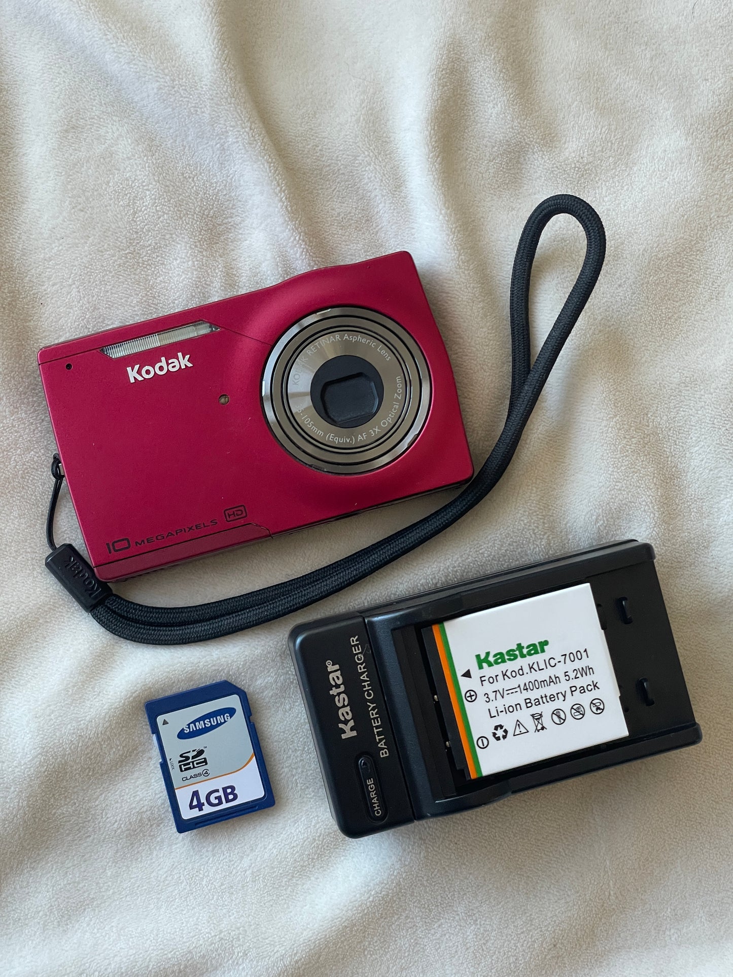 Kodak EasyShare M1093 IS 10 MP Digital Camera Bundle - Red