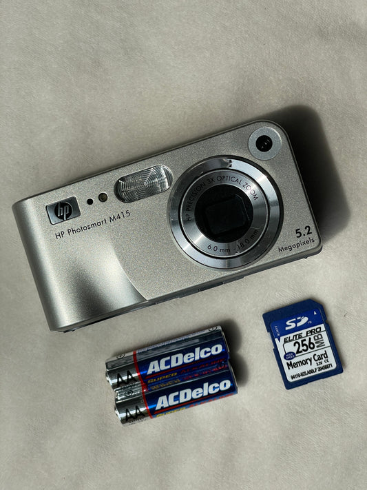 HP Photosmart M415 5.2 MP Digital Camera Bundle - Silver