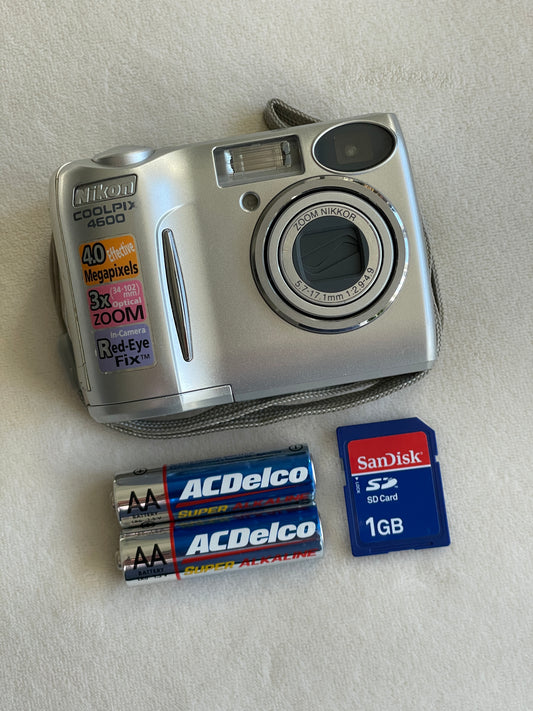 Nikon CoolPix E4600 4.0 MP Digital Camera Bundle - Silver