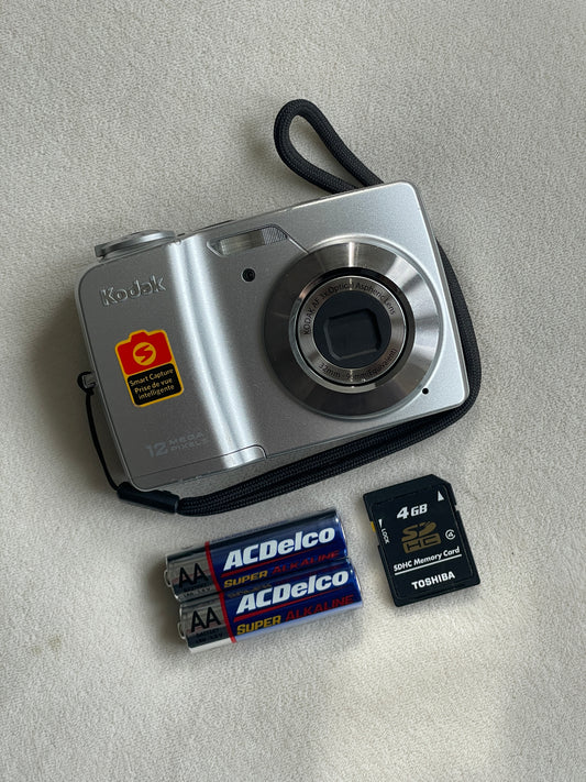 Kodak EasyShare C182 12 MP Digital Camera Bundle - Silver