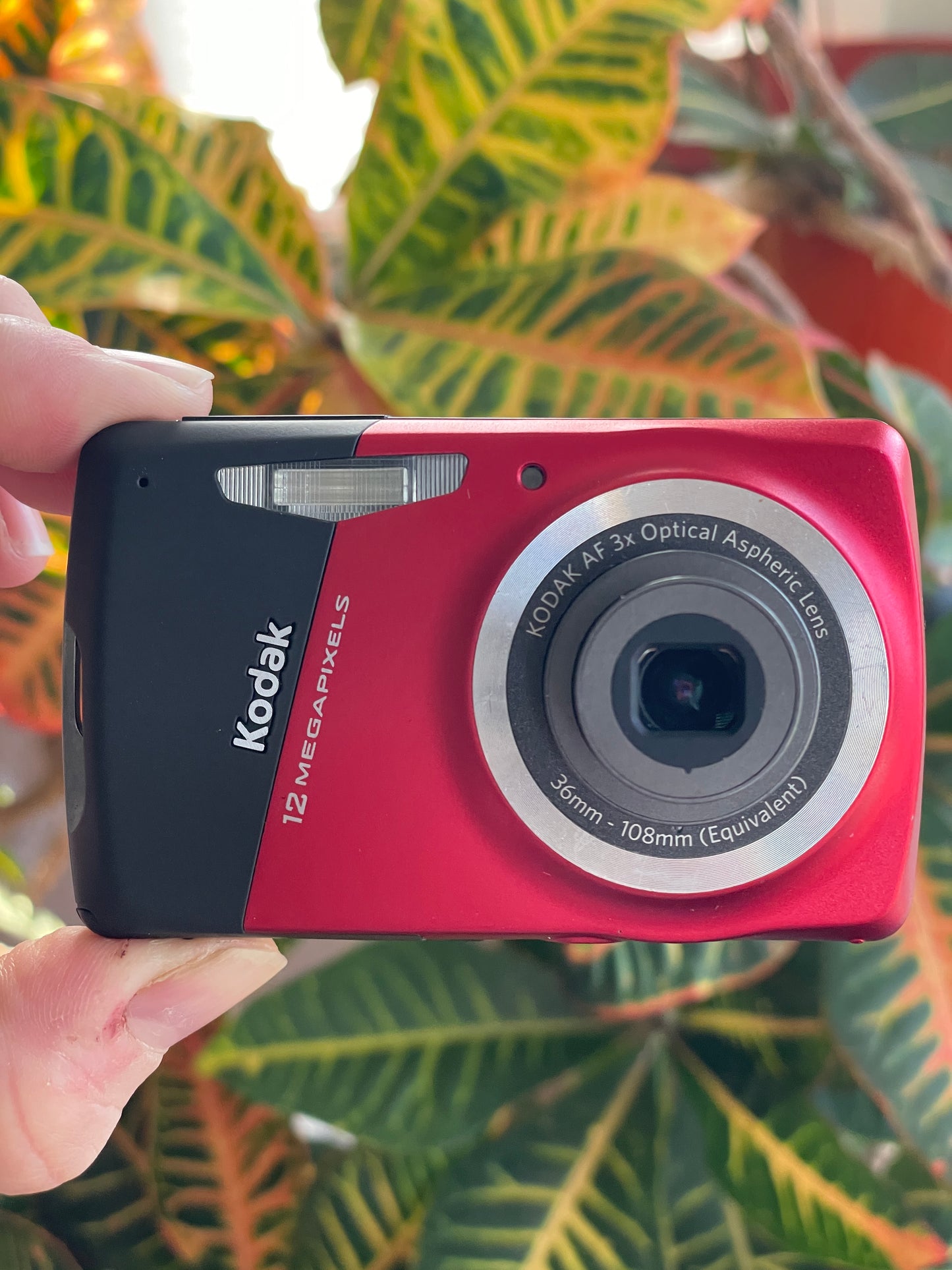 Kodak EasyShare M530 12 MP Digital Camera Bundle - Red