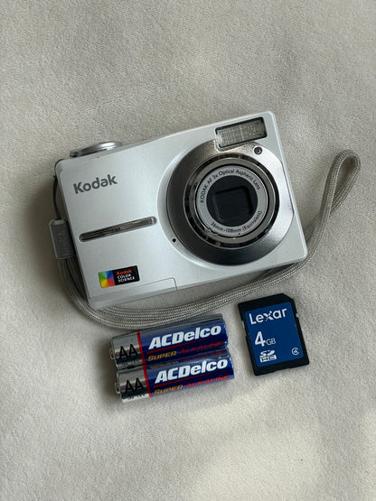 Kodak EasyShare C613 6.2 MP Digital Camera Bundle - White