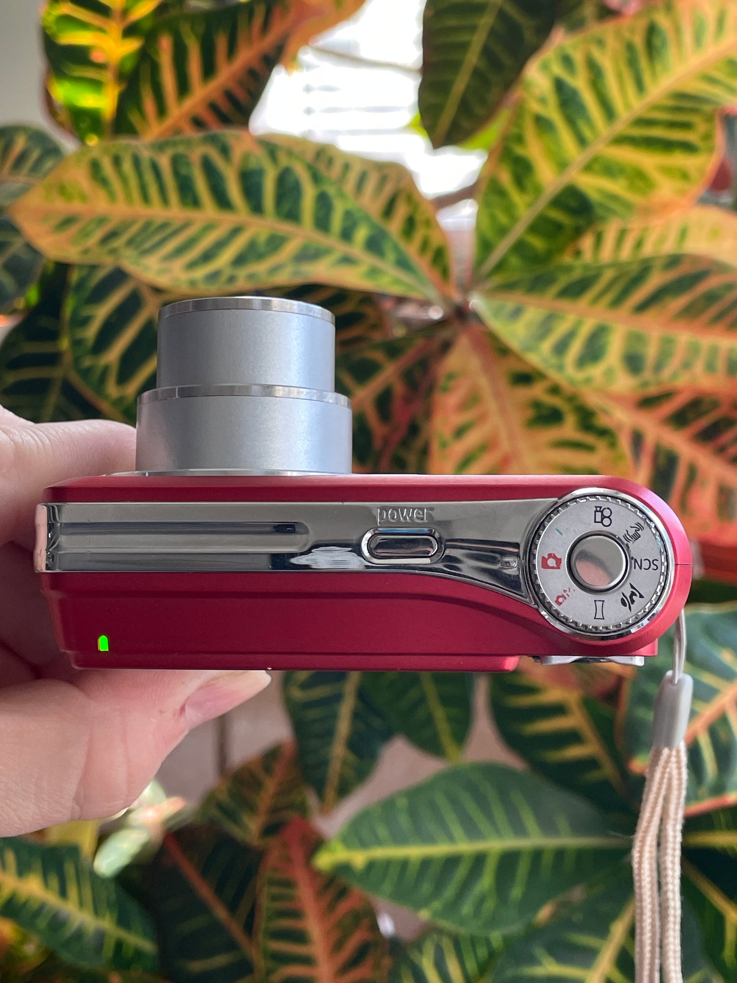 GE A735 7.0 MP Digital Camera Bundle - Red