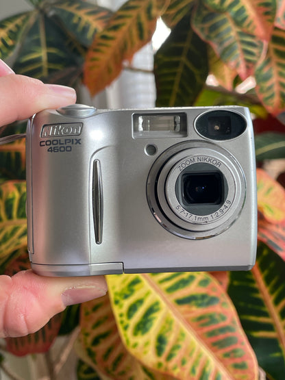 Nikon CoolPix E4600 4.0 MP Digital Camera Bundle - Silver