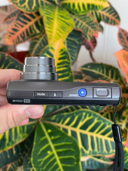 Kodak EasyShare M1033 10.0 MP Digital Camera Bundle