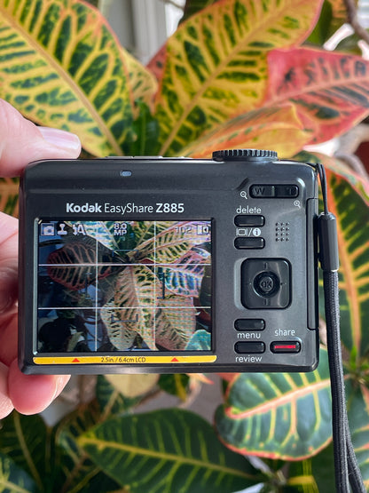 Kodak EasyShare Z885 8.1 MP Digital Camera Bundle - Black