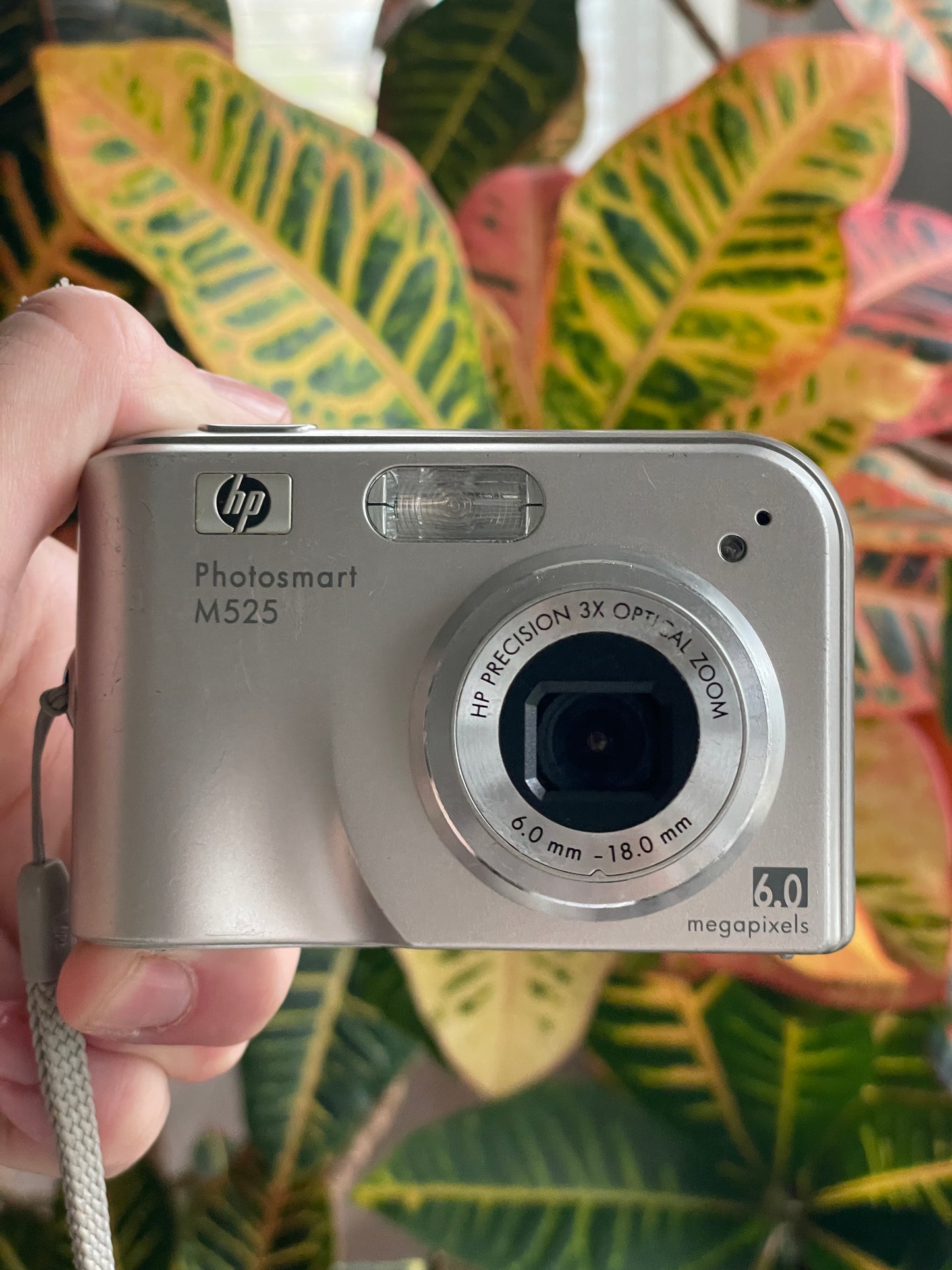 HP Photosmart M525 6.0 MP Digital Camera Bundle - Silver