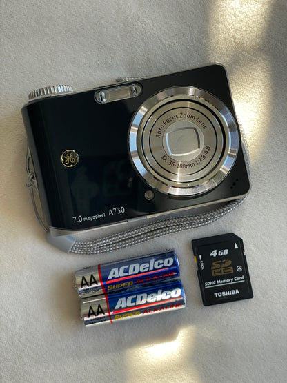 GE A730 7.0 MP Digital Camera Bundle - Black