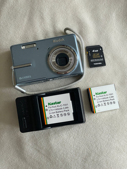 Kodak EasyShare M893 8.1 MP Digital Camera Bundle - Aqua