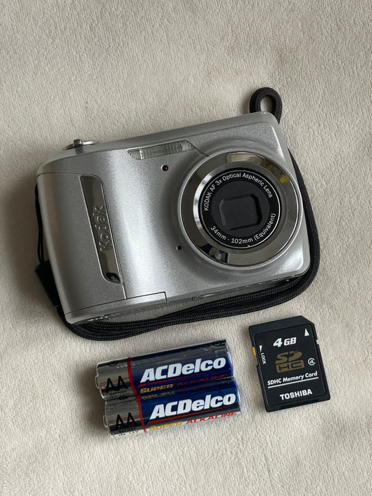 Kodak EasyShare C142 10 MP Digital Camera Bundle - Silver