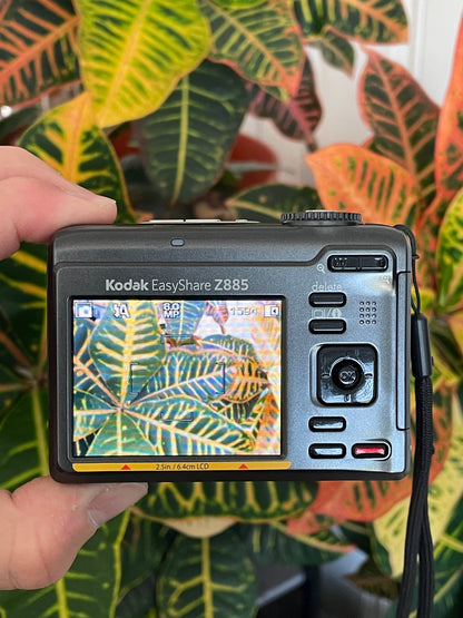Kodak EasyShare Z885 8.1 MP Digital Camera Bundle
