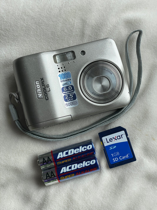Nikon CoolPix L6 6.0 MP Digital Camera Bundle