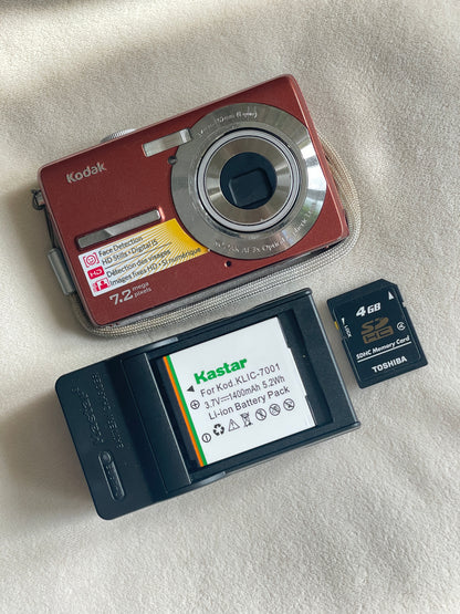 Kodak EasyShare M763 7.2 MP Digital Camera Bundle - Sparkly Orange