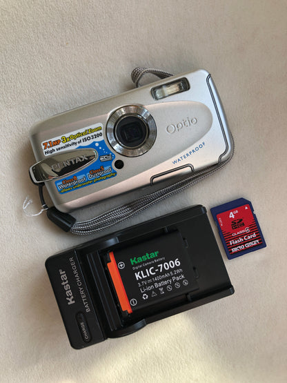 Pentax Optio W30 7.1 MP Digital Camera Bundle - Silver