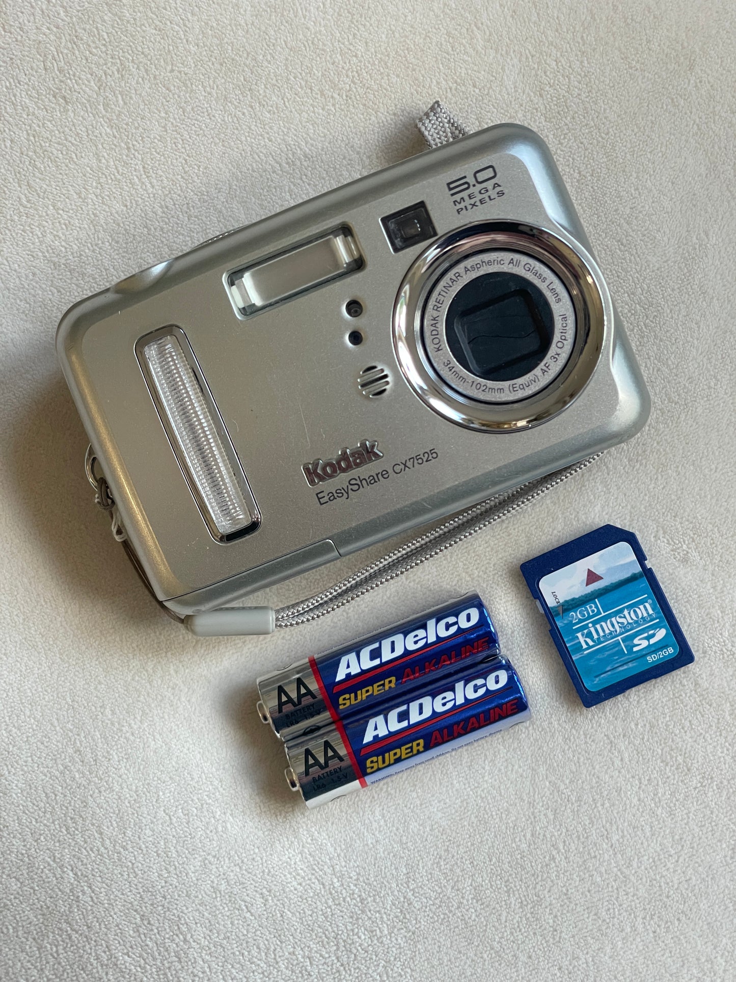 Kodak EasyShare CX7525 5.0 MP Digital Camera Bundle - Silver