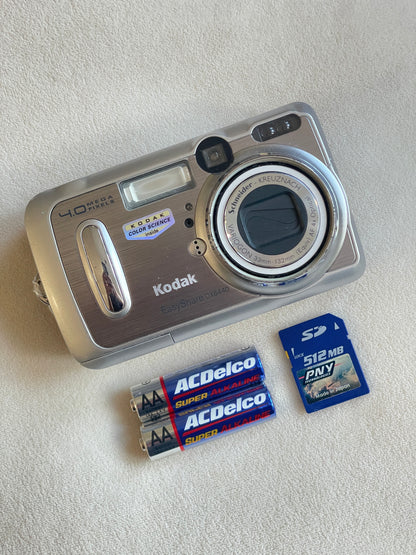 Kodak EasyShare DX6440 4.0 MP Digital Camera Bundle - Silver