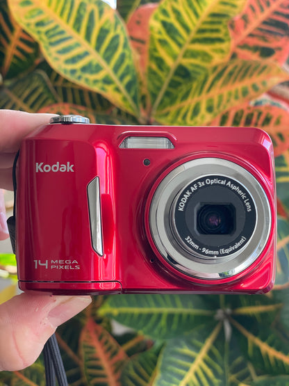 Kodak EasyShare C183 14 MP Digital Camera Bundle - Red